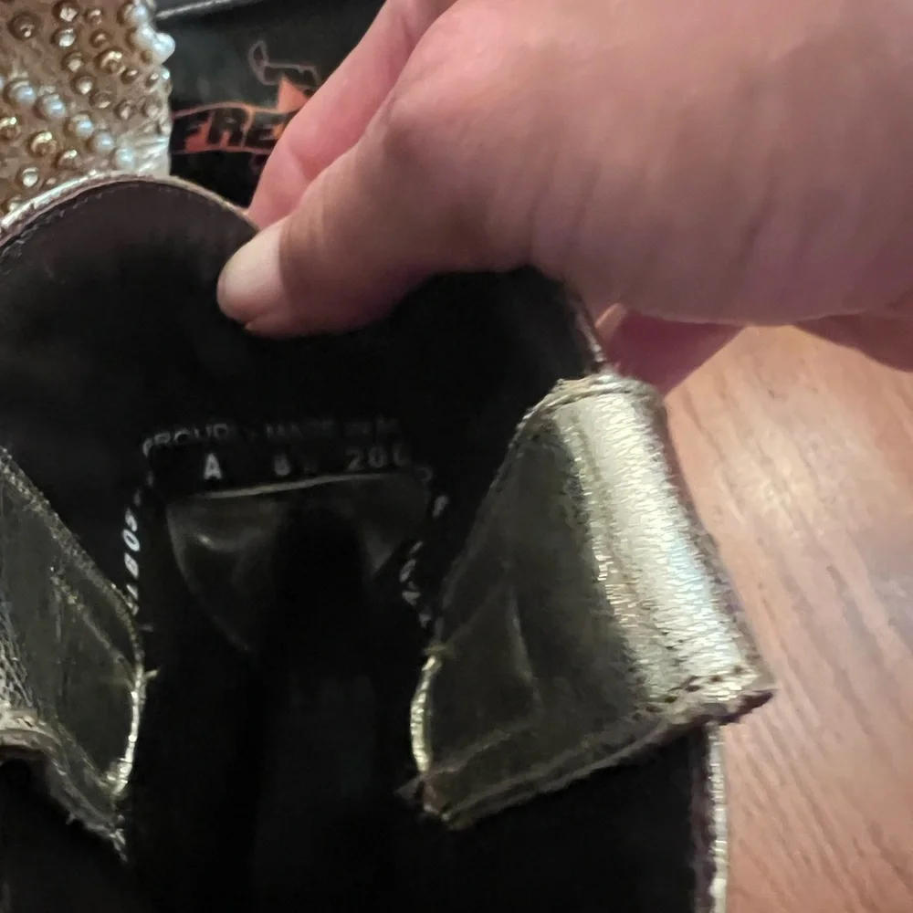 Lane Dolly Gold Boots with studs NWOB - Picture 9 of 9